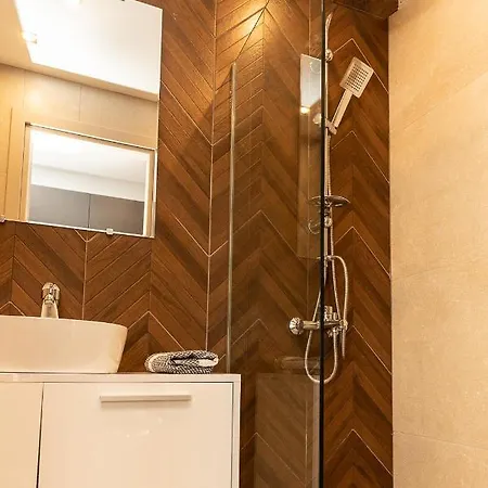 Valaoritou Luxury Studio Apartment *